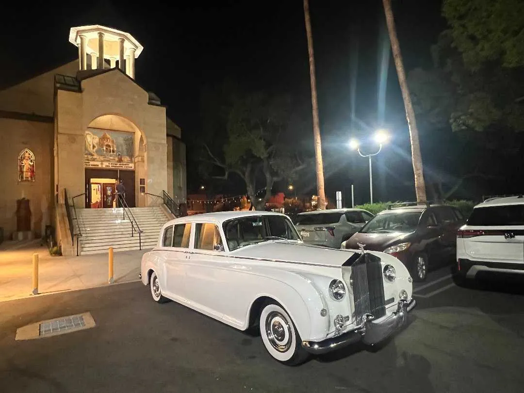 Rolls-Royce Silver Cloud White offered for limo rental
