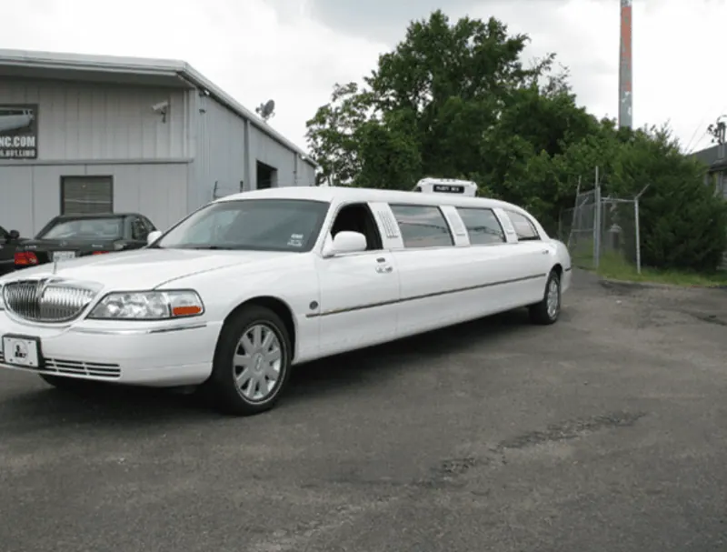 Lincoln Towncar Limousine for limo rental in Cleveland County, AR