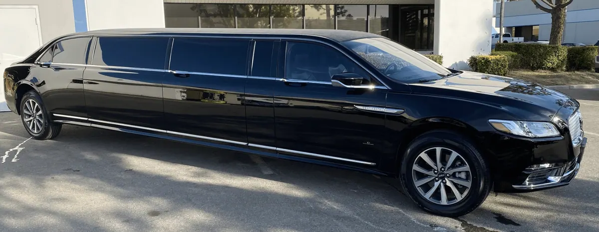 Lincoln Towncar Limo for limo rental in Kingsford, MI