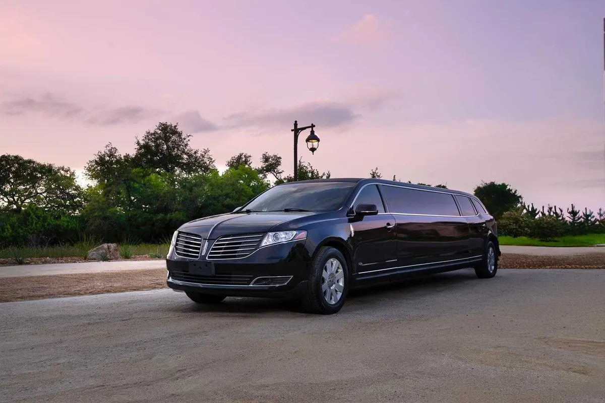 Lincoln MKT Limo for limo rental in LeFlore County, OK
