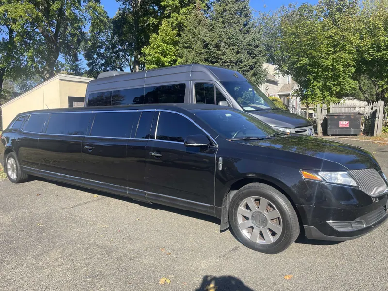 Lincoln MKT Limousine for limo rental in Somerset, NJ