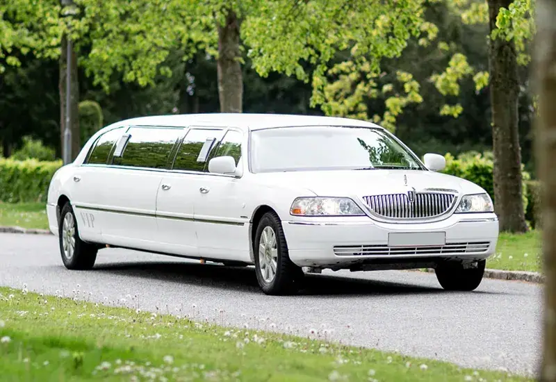 White Lincoln Town Car stretch limousine for limo rental in Hamilton County, NY White Lincoln Town Car stretch limousine for limo rental in Hamilton County, NY